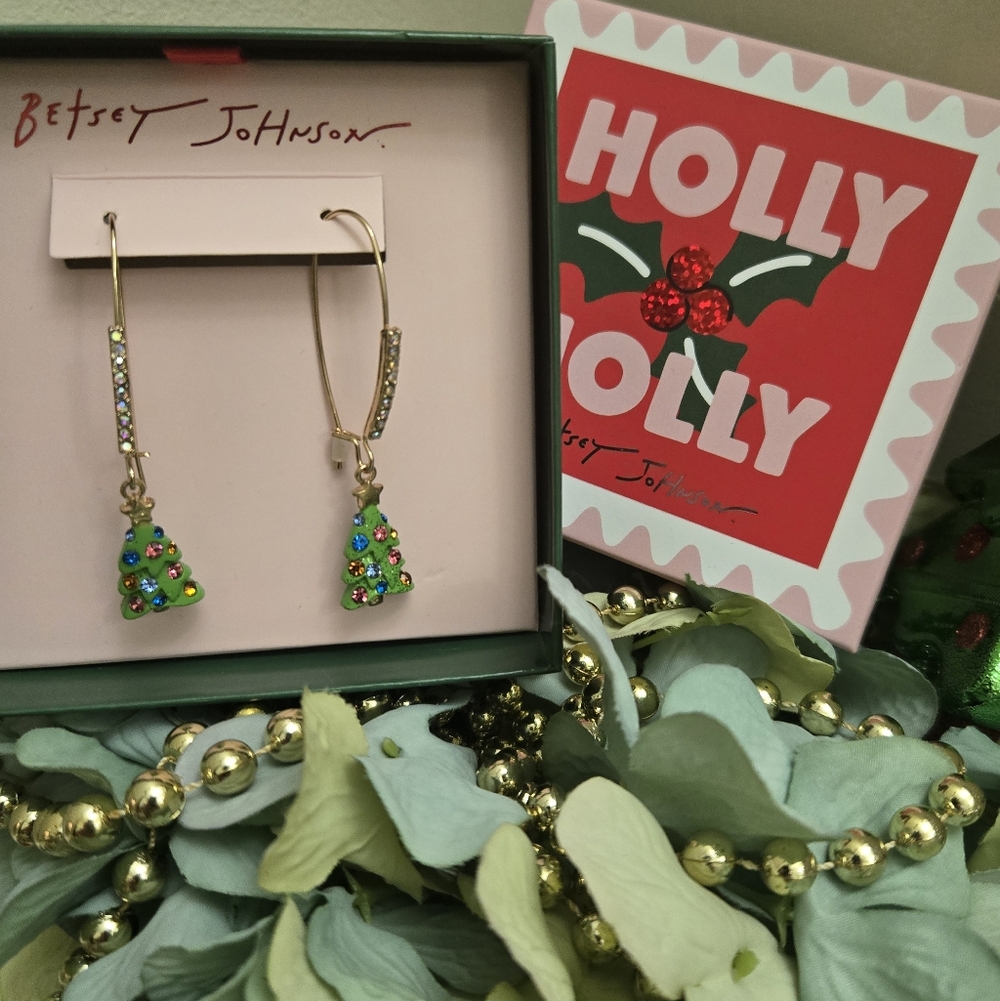 ❌️SOLD❌️Betsey Johnson Christmas Tree Dangle Earrings NIB